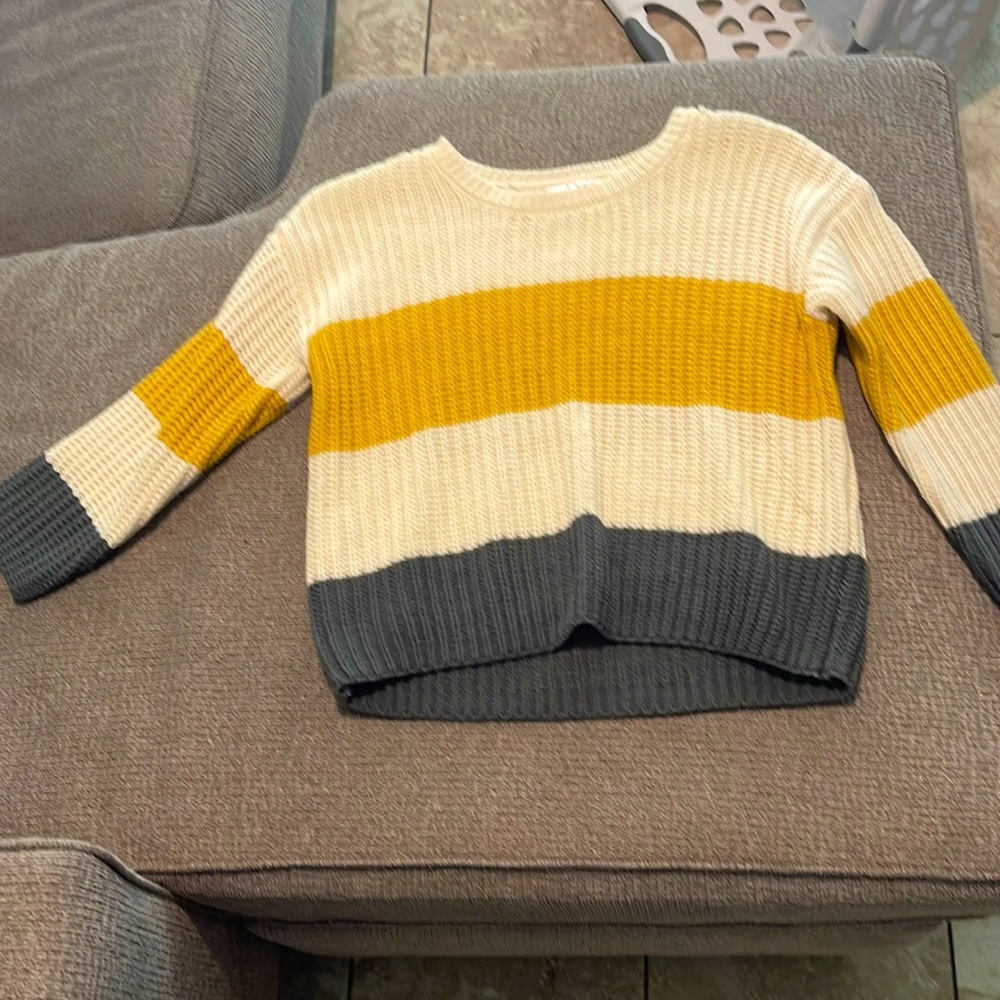 Brand: Chloe and Cyrus Size: youth large color: yellow cream and army green